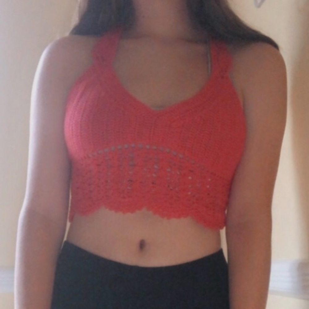 Red cropped tank top - Picture 1 of 5